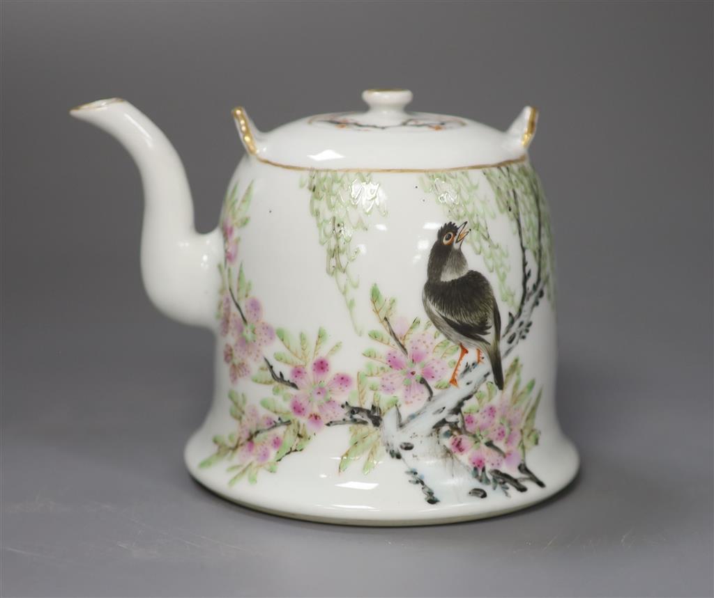 A Chinese enamelled porcelain bell-shaped teapot and cover, 12cm high